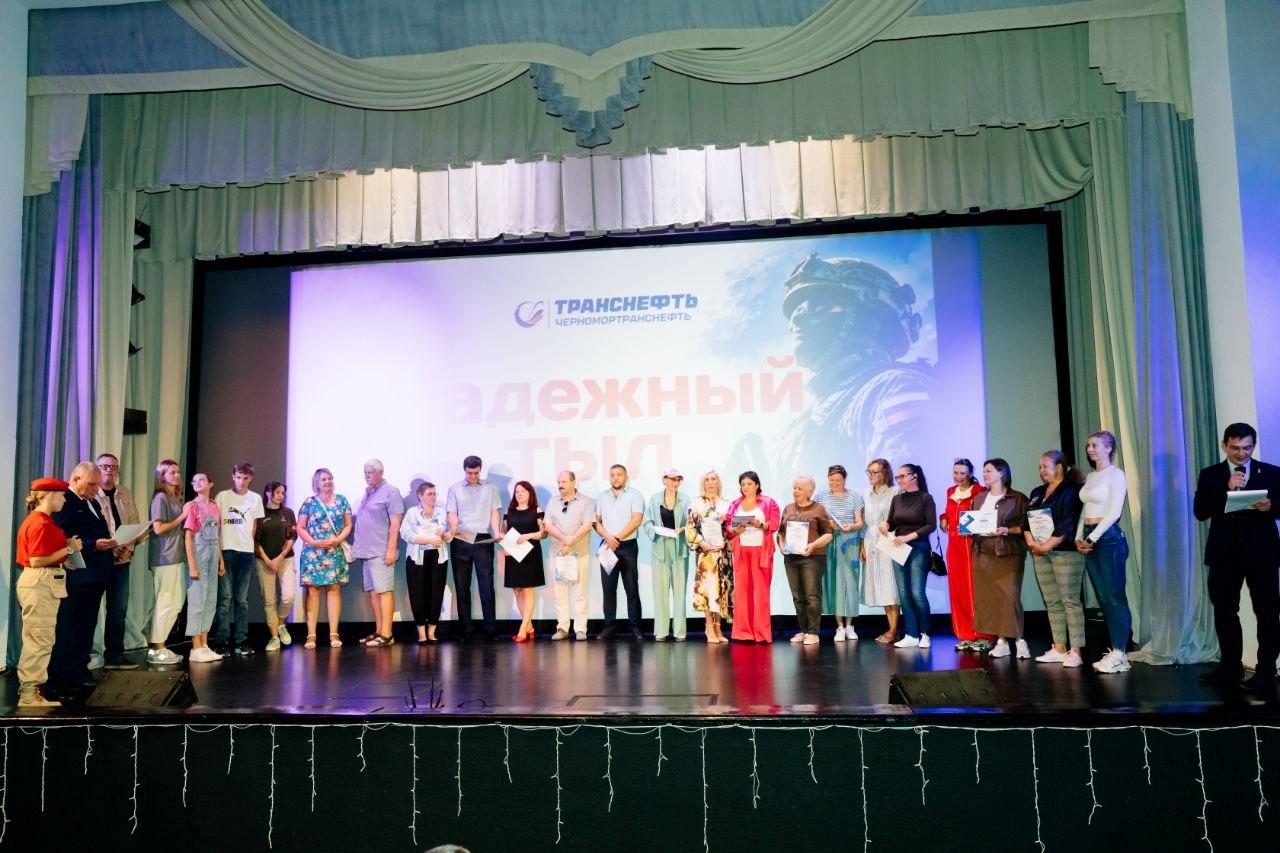 Они не носят погонов и касок