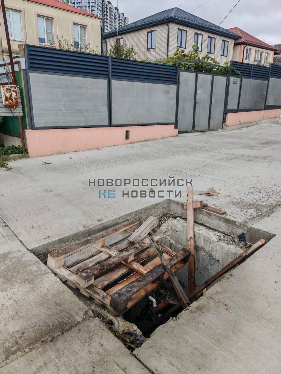 🗣 После укладки дороги по ул. Горпищенко подрядчики не оборудовали и не благоустроили колодец для водоснабжения дома номер 67.