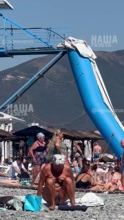 Тем временем обстановка на пляжах Новороссийска 👀🌊