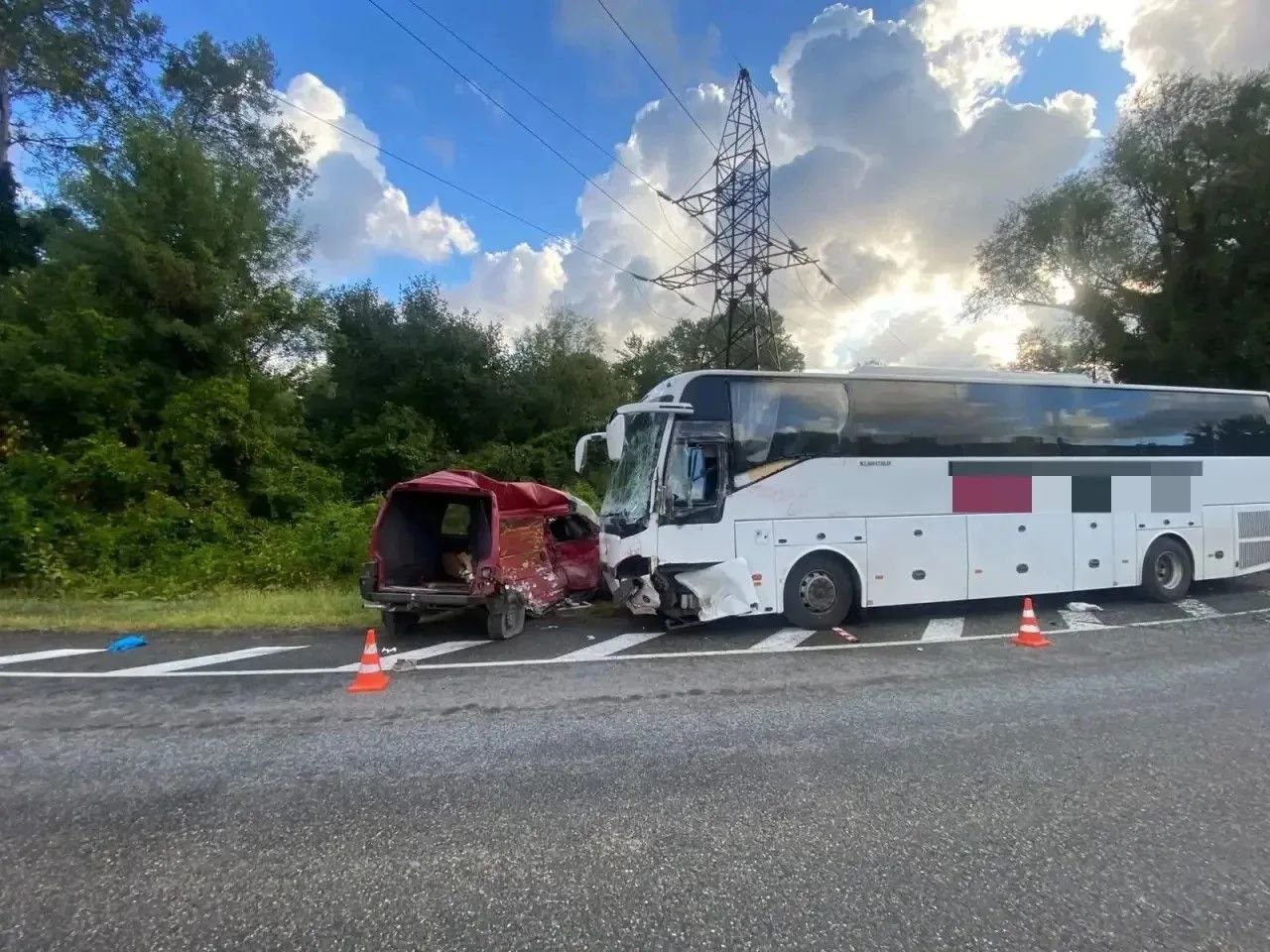 Два человека погибли в ДТП с рейсовым автобусом под Геленджиком.