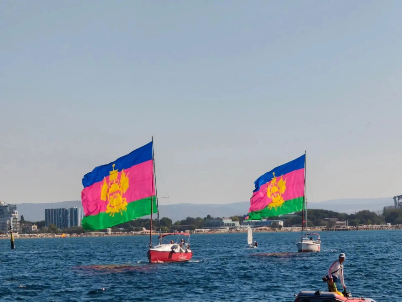 ⛵️ В Анапе прошел парад яхт, посвященный 89-летию Краснодарского края