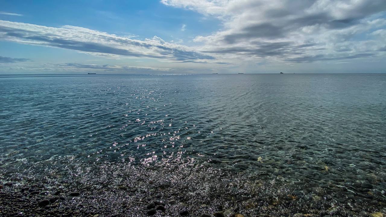 Тихое море 🌊  Пустынный пляж. Широкая балка 26 сентября 🍁