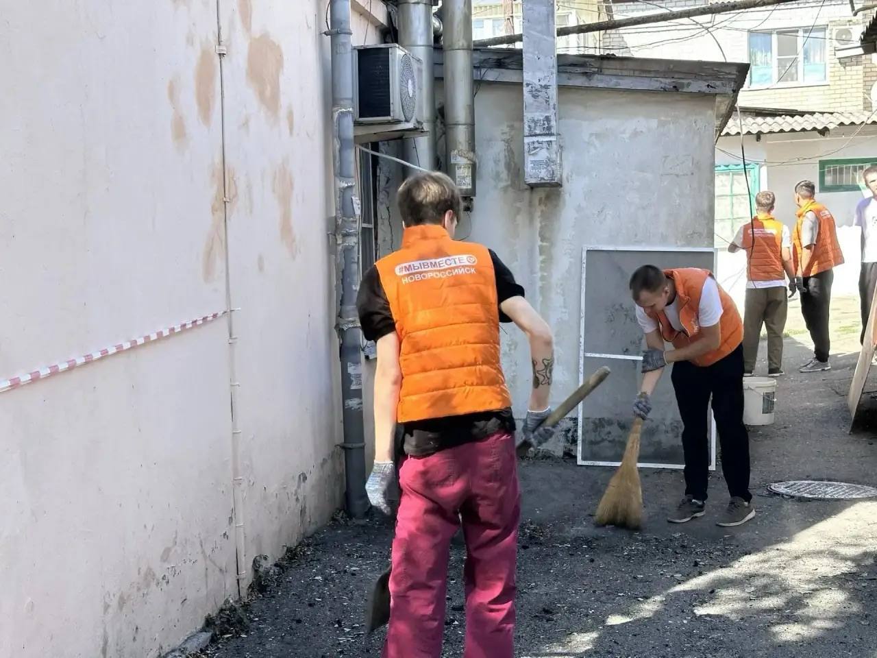 Продолжается работа оперативного штаба по ликвидации последствий атаки БПЛА на Новороссийск в ночь с 8 на 9 сентября.