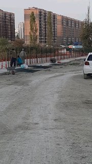 💬 А на каком основании перекрывают проход между домами на не законной дороге? Как теперь будут ходить дети с улицы Котанова в школу? Надо будет делать большой круг?