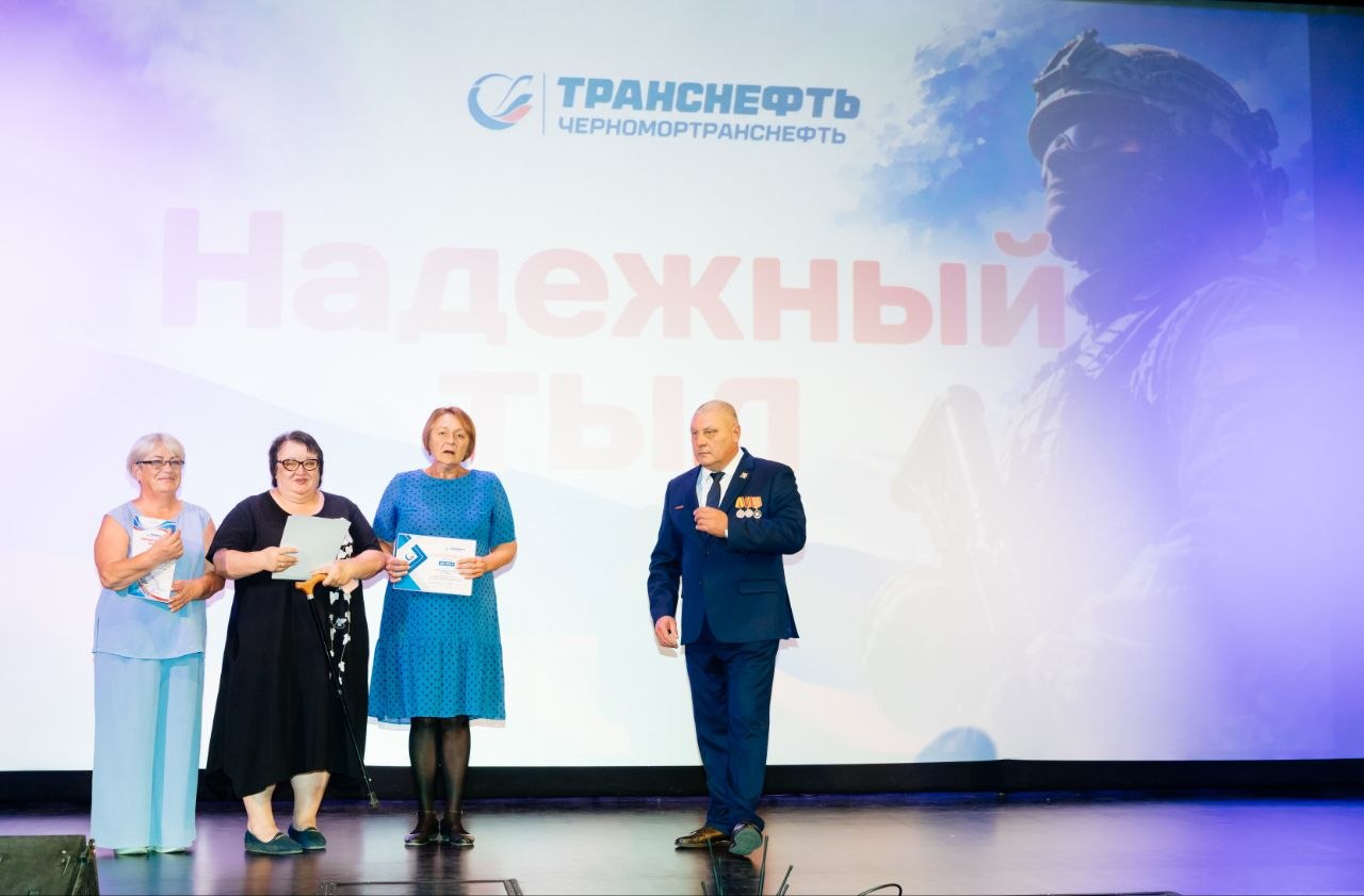 Они не носят погонов и касок