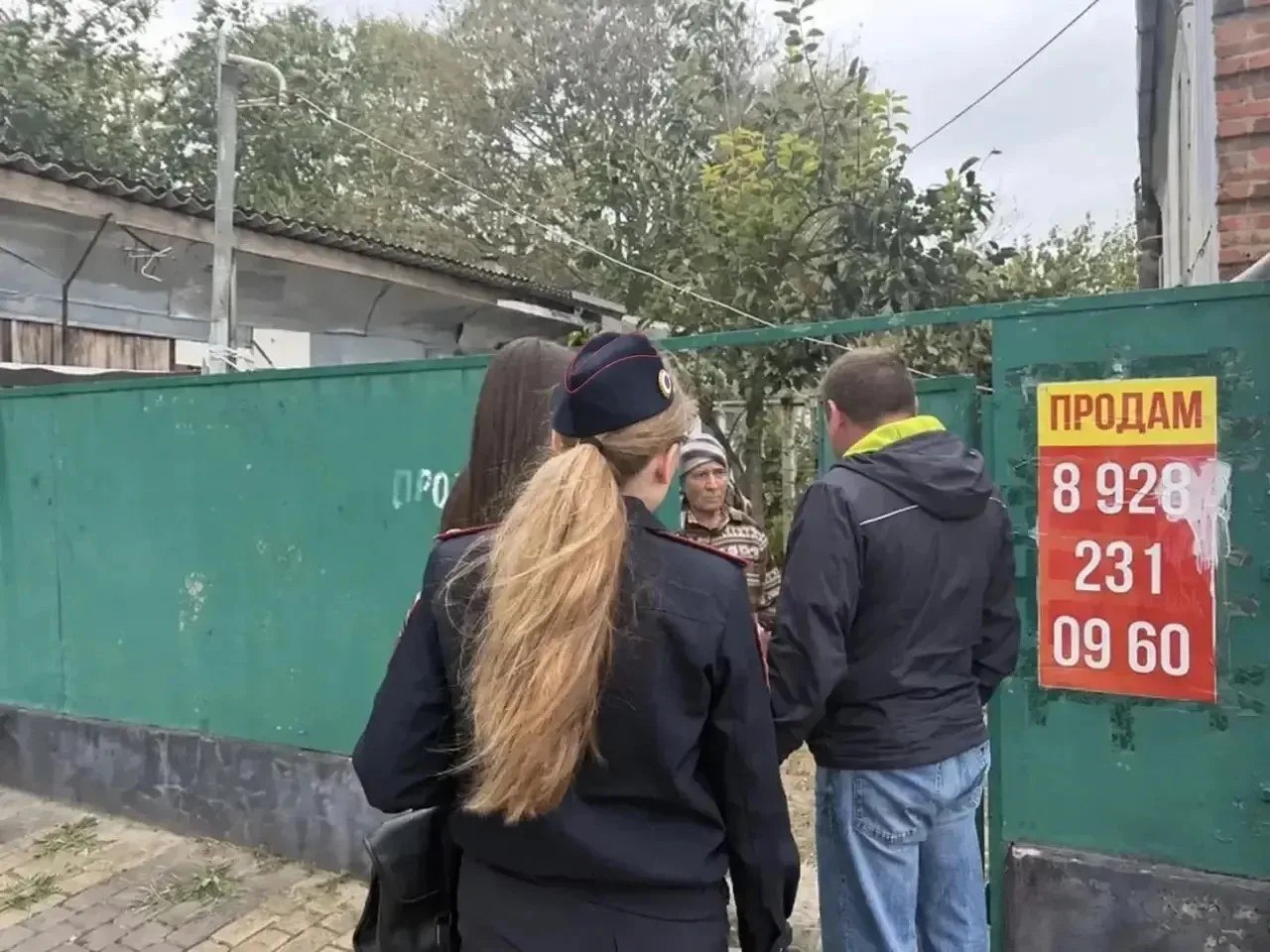В ходе планового мониторинга сети «Интернет» был выявлен факт нахождения несовершеннолетних на территории заброшенного здания дома № 31 по улице Чайковского.