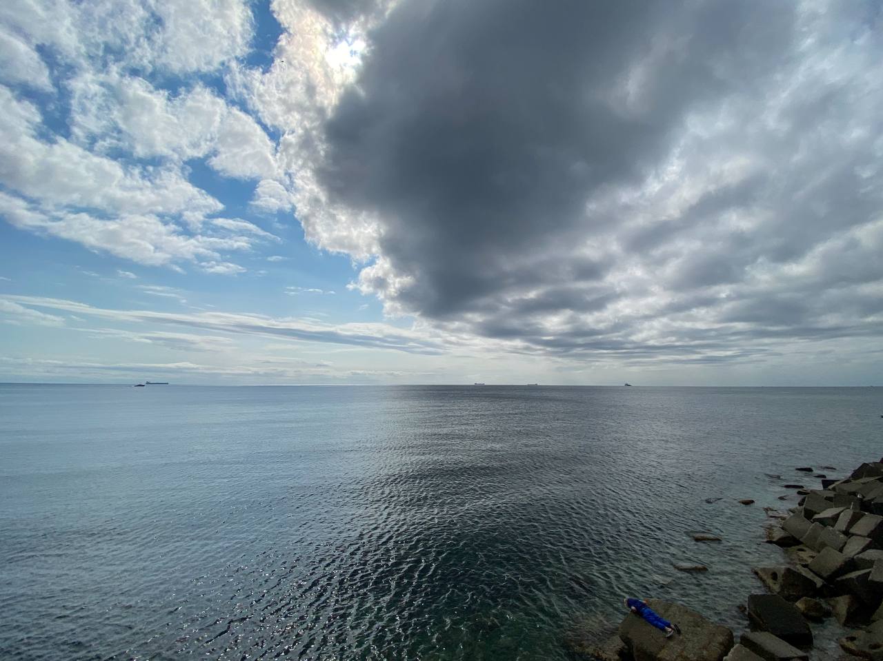 Тихое море 🌊  Пустынный пляж. Широкая балка 26 сентября 🍁