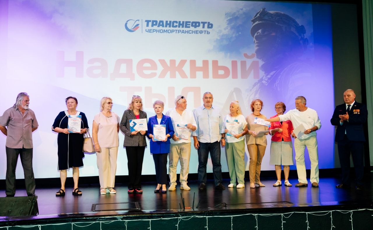 Они не носят погонов и касок