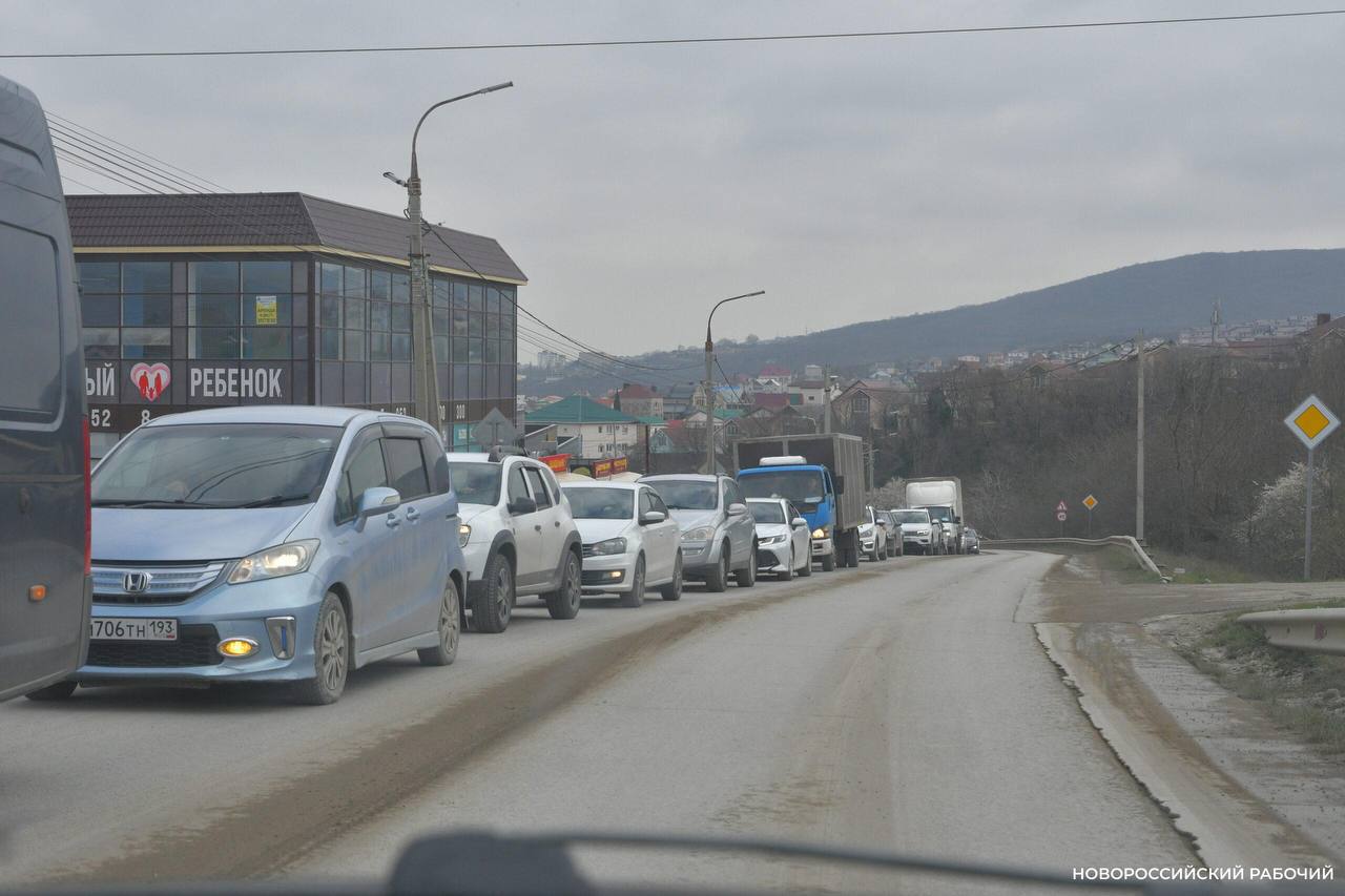 В Новороссийске на дорогах появляются «кирпичи» по заявкам жителей