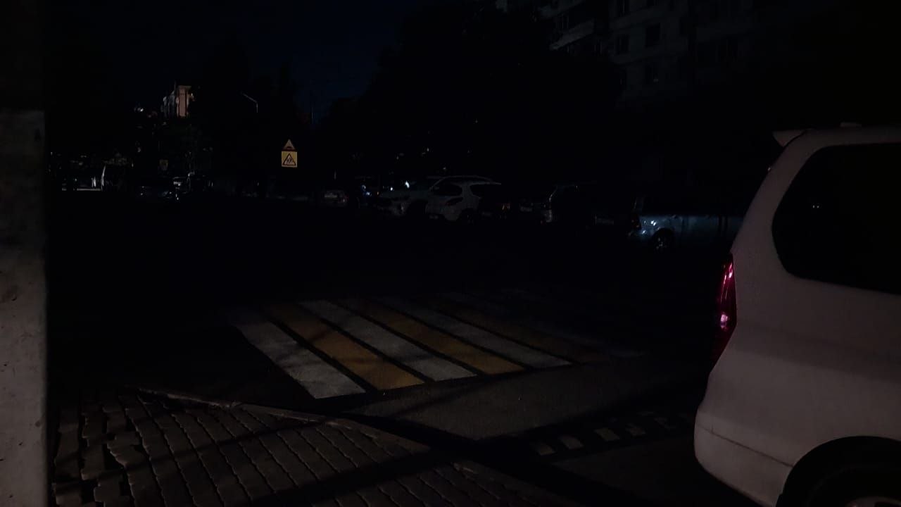 💬 Отсутствует освещение по ул.Героев Десантников 65, рядом две школы 19 и 33. Примите, пожалуйста, меры.
