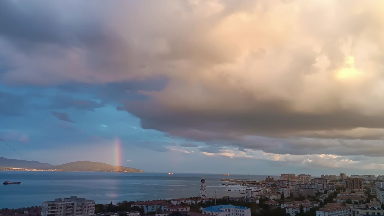 Какая всё таки необычная радуга 😍