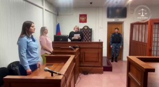В Краснодарском крае 21-летнюю девушку приговорили к 300 часам обязательных работ за связь с 15-летним братом своего мужа