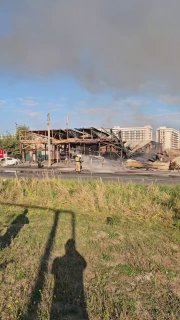 Пострадал один парень, в остальном только материальный ущерб. Верхняя дорога все ещё перекрыта. Трубу потушили.