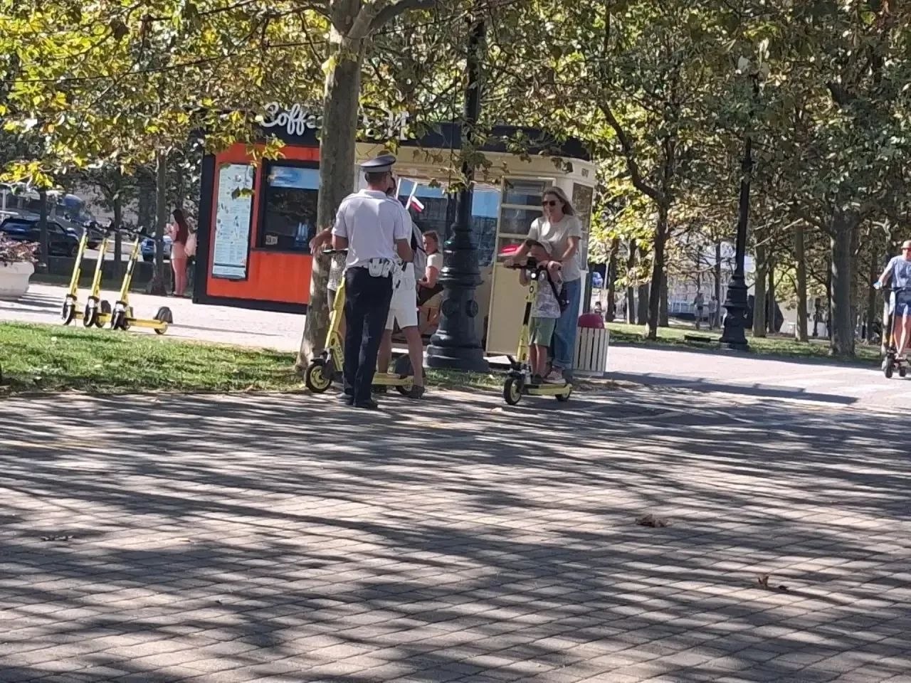 Обращаем внимание жителей и гостей города, что движение на СИМ по набережной города запрещено, установлены соответствующие дорожные знаки.