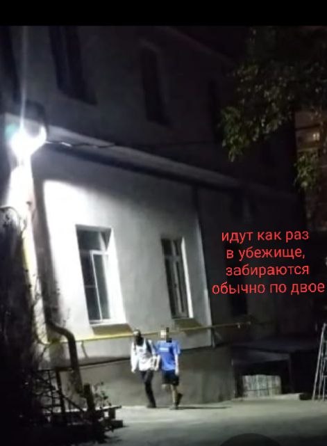 У нас в городе появилось неформальное сообщество подростков, которые проникают в убежища. Срывают замки, перелезают через ограждения...