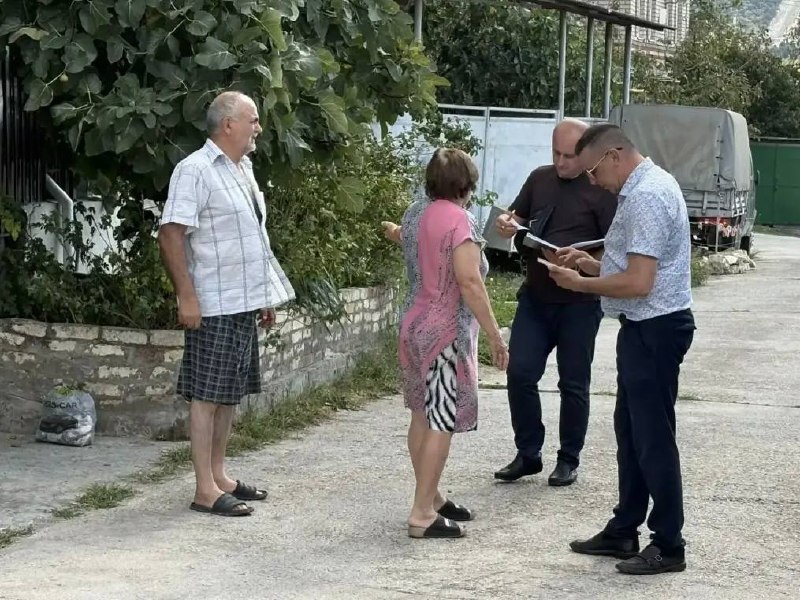 На заседании оперативного штаба заслушал доклады глав внутригородских районов о ходе ликвидации последствий атаки на Новороссийск.