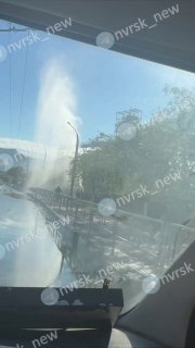 💬 Вода продолжает бить фонтаном на Магистральной