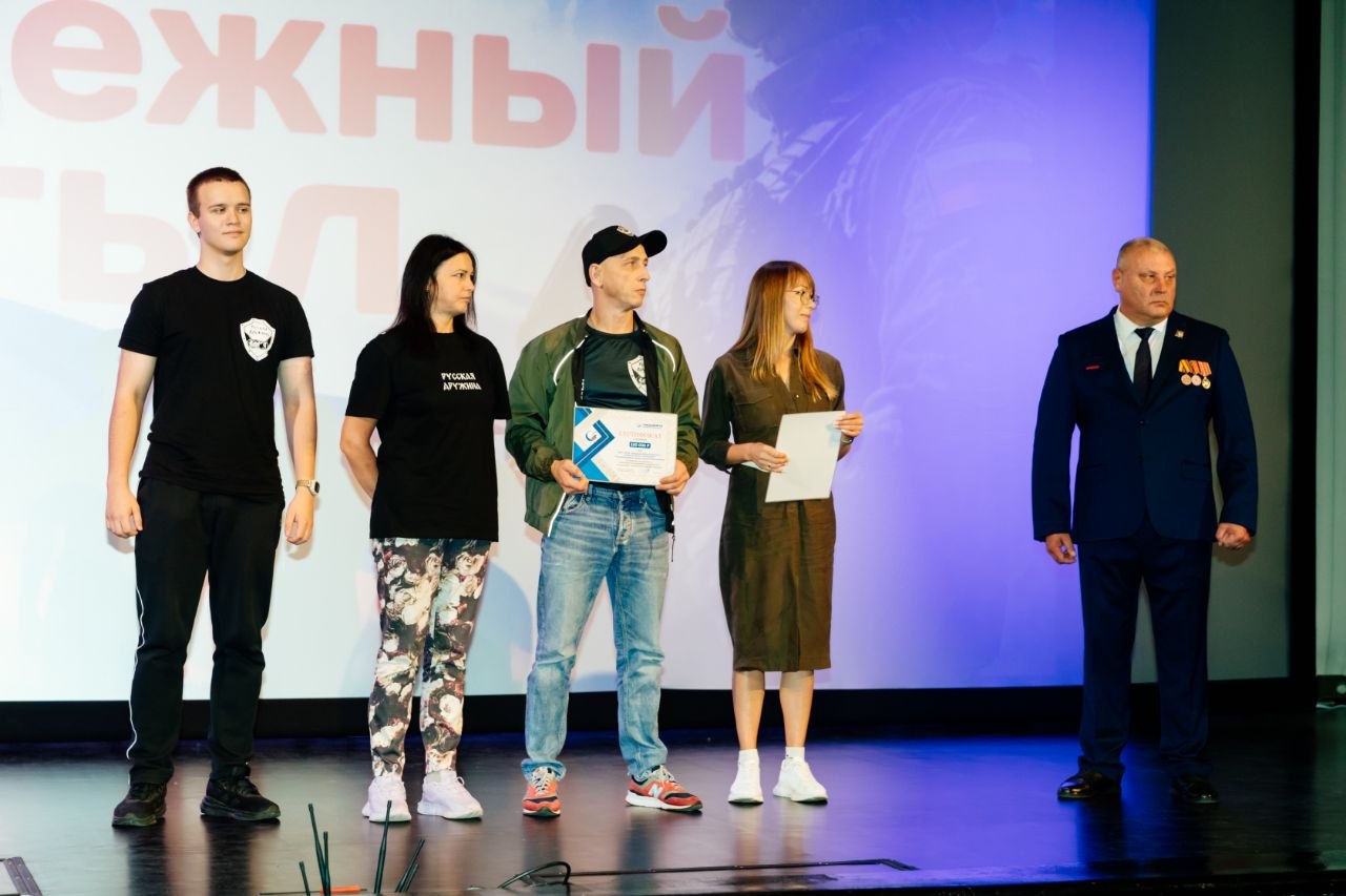 Они не носят погонов и касок
