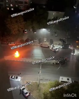 В Новороссийске на проспекте Дзержинского горит мотоцикл, вроде все живы.