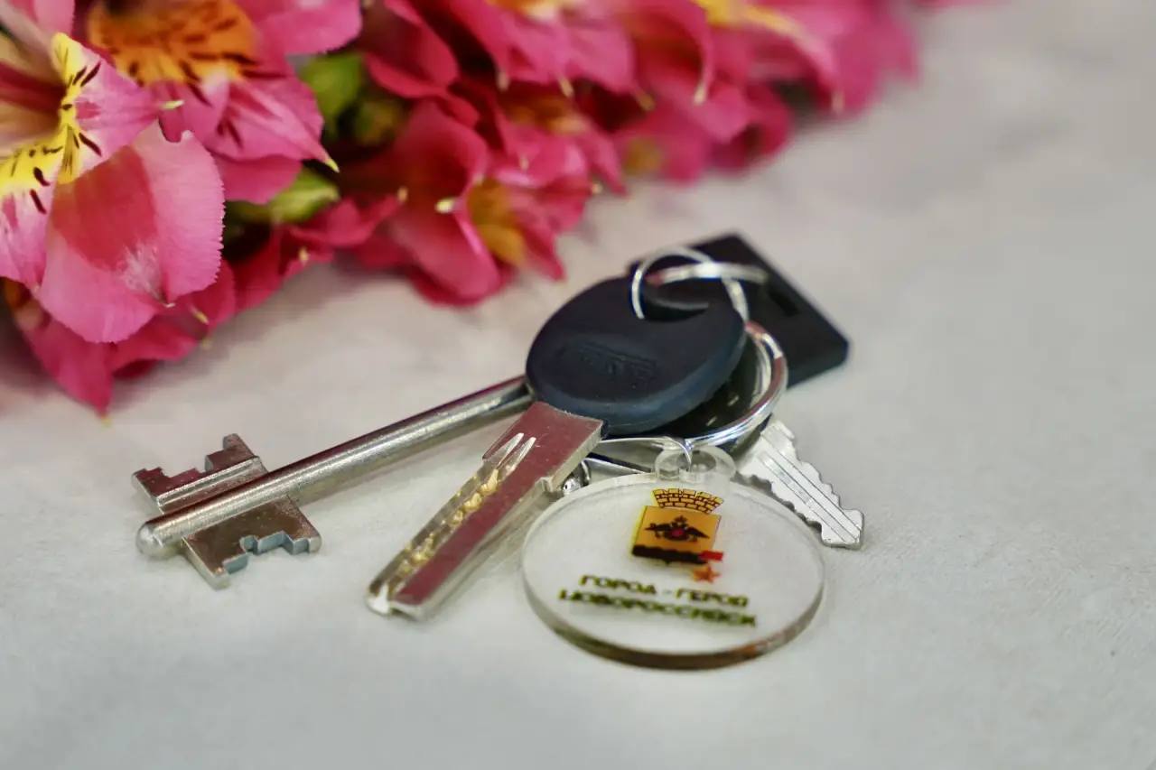 🔑 В Новороссийске шесть врачей получили ключи от новых квартир